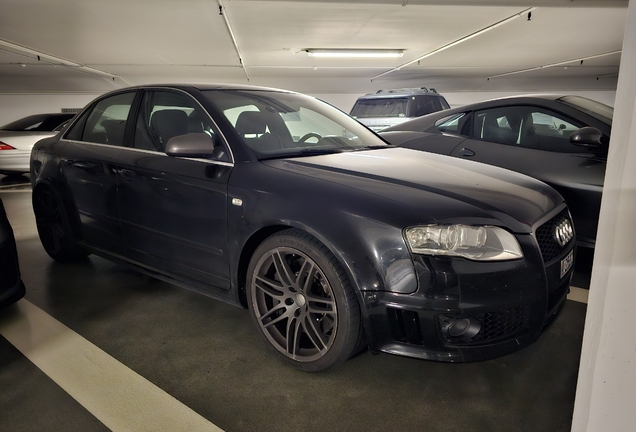 Audi RS4 Sedan