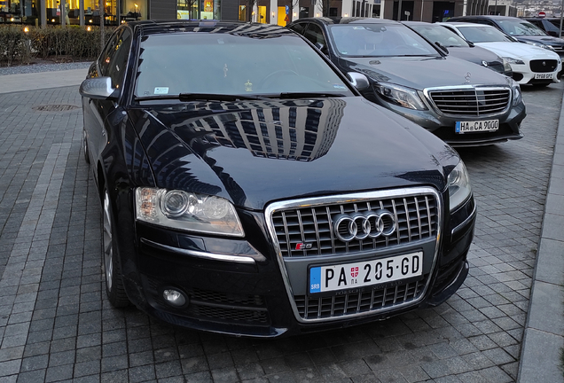 Audi S8 D3