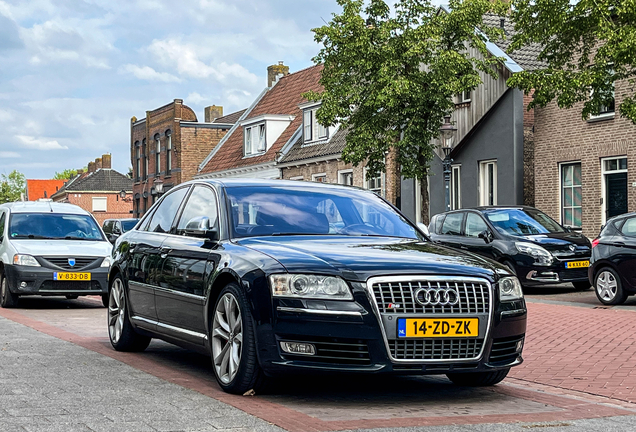 Audi S8 D3