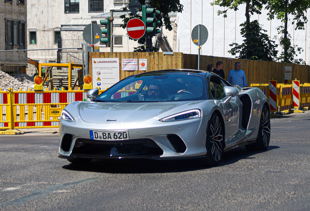 McLaren GT