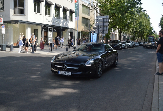 Mercedes-Benz SLS AMG