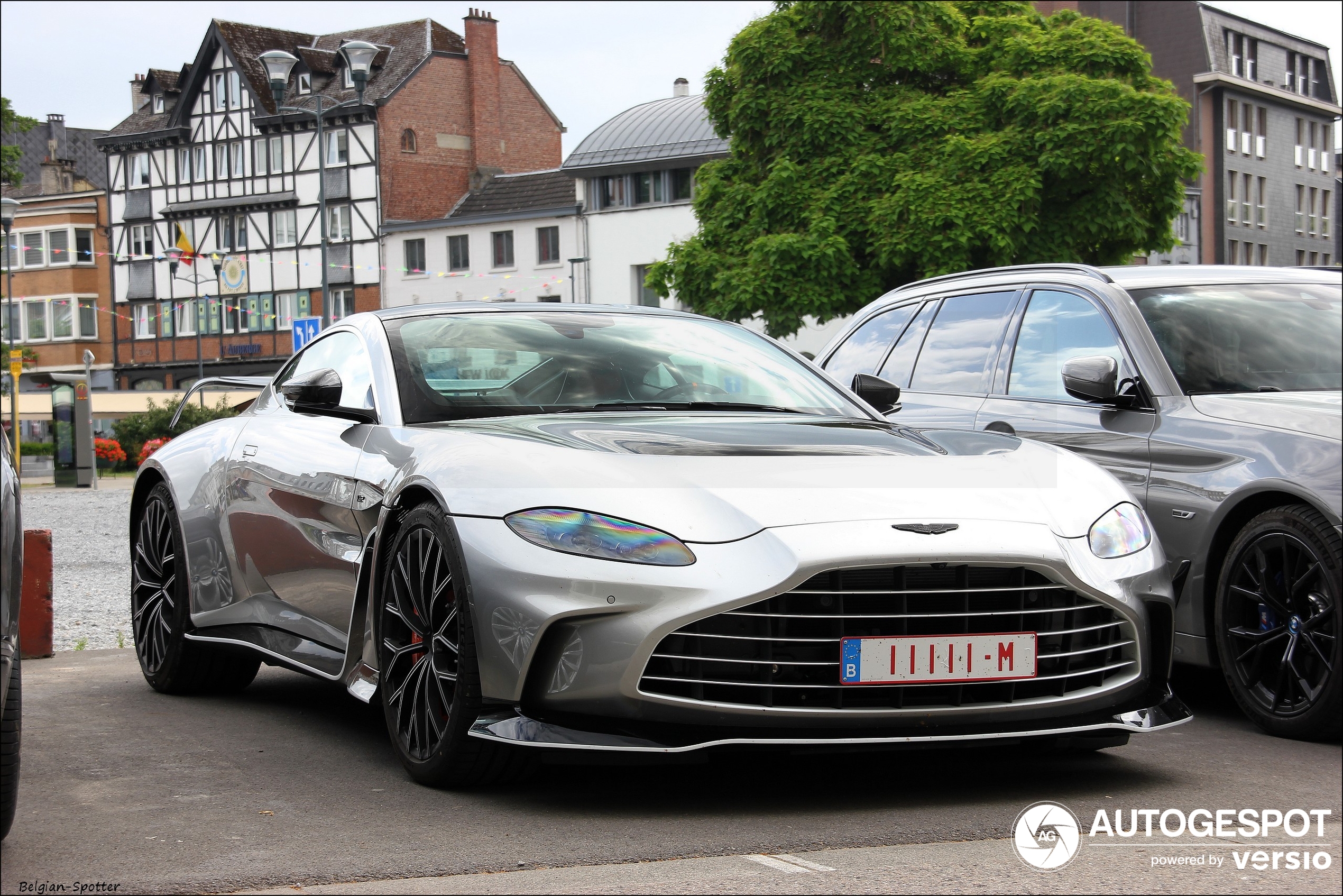 Aston Martin V12 Vantage 2023