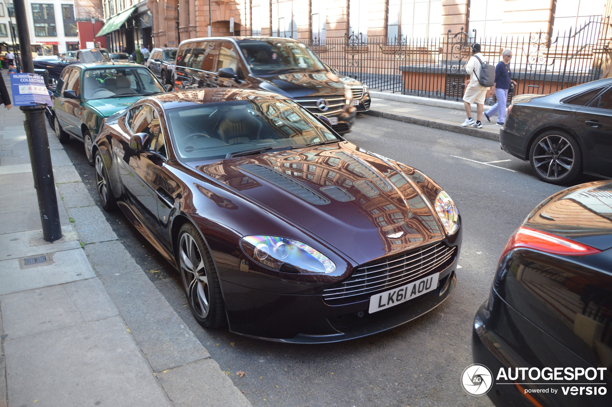 Aston Martin V12 Vantage