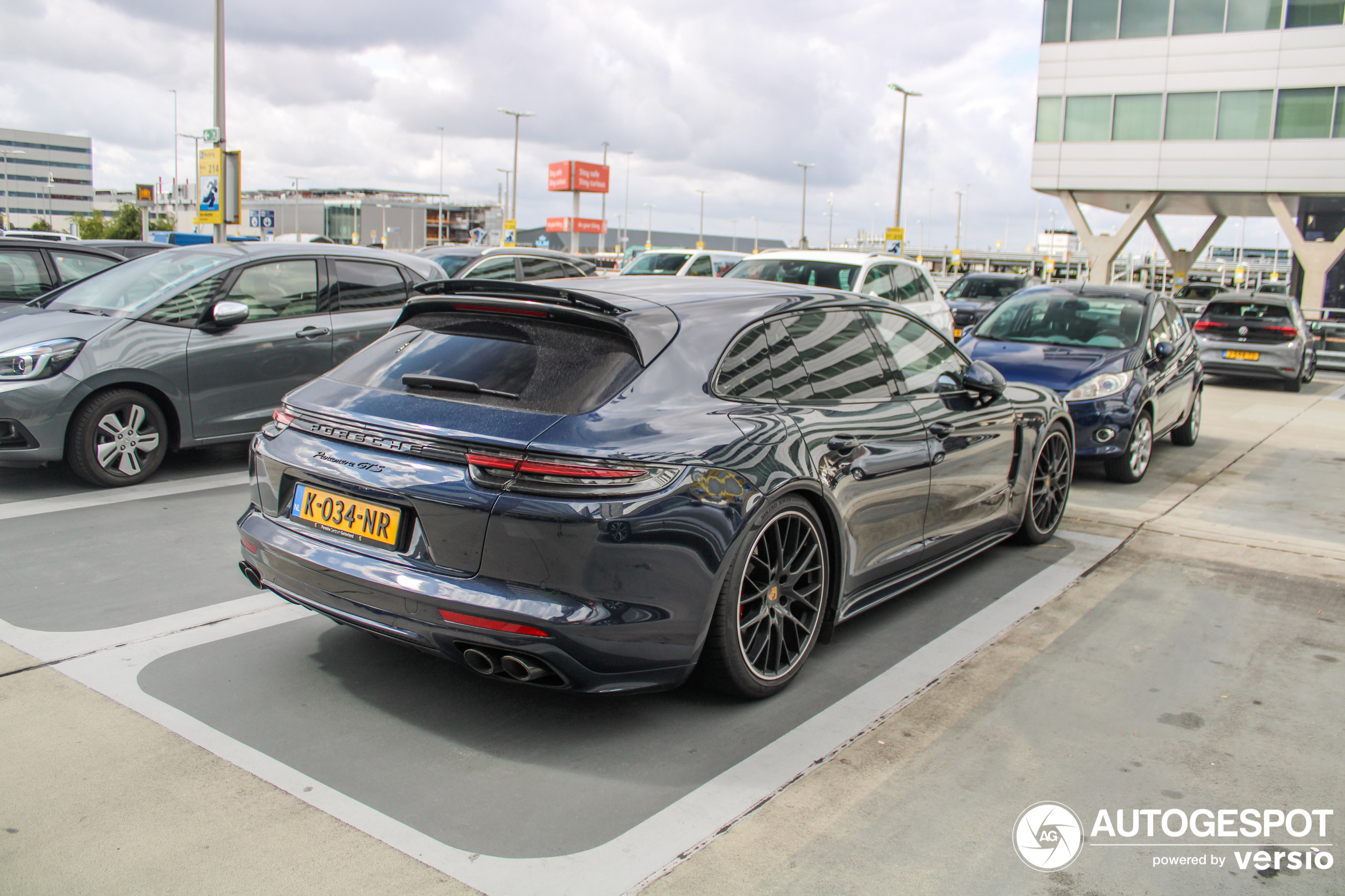 Porsche 971 Panamera GTS Sport Turismo