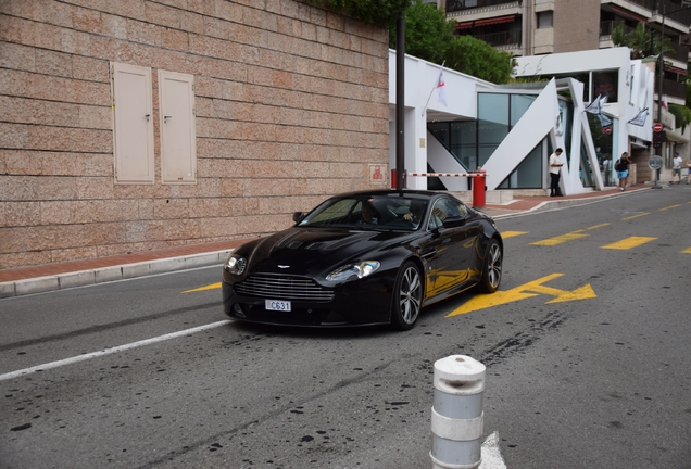 Aston Martin V12 Vantage