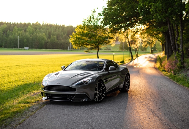 Aston Martin Vanquish 2013