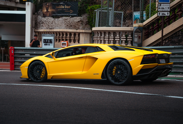 Lamborghini Aventador S LP740-4