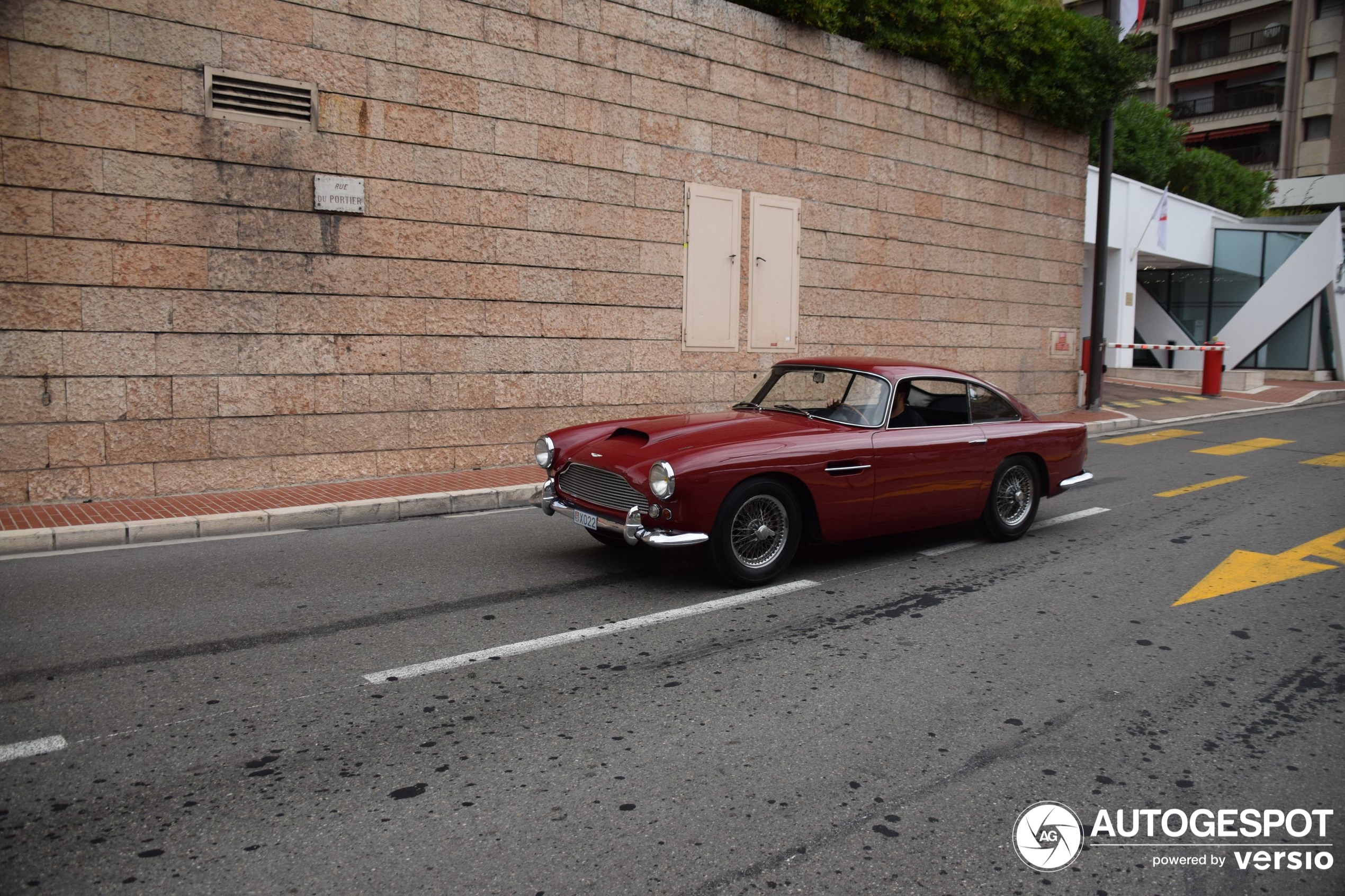 Aston Martin DB4