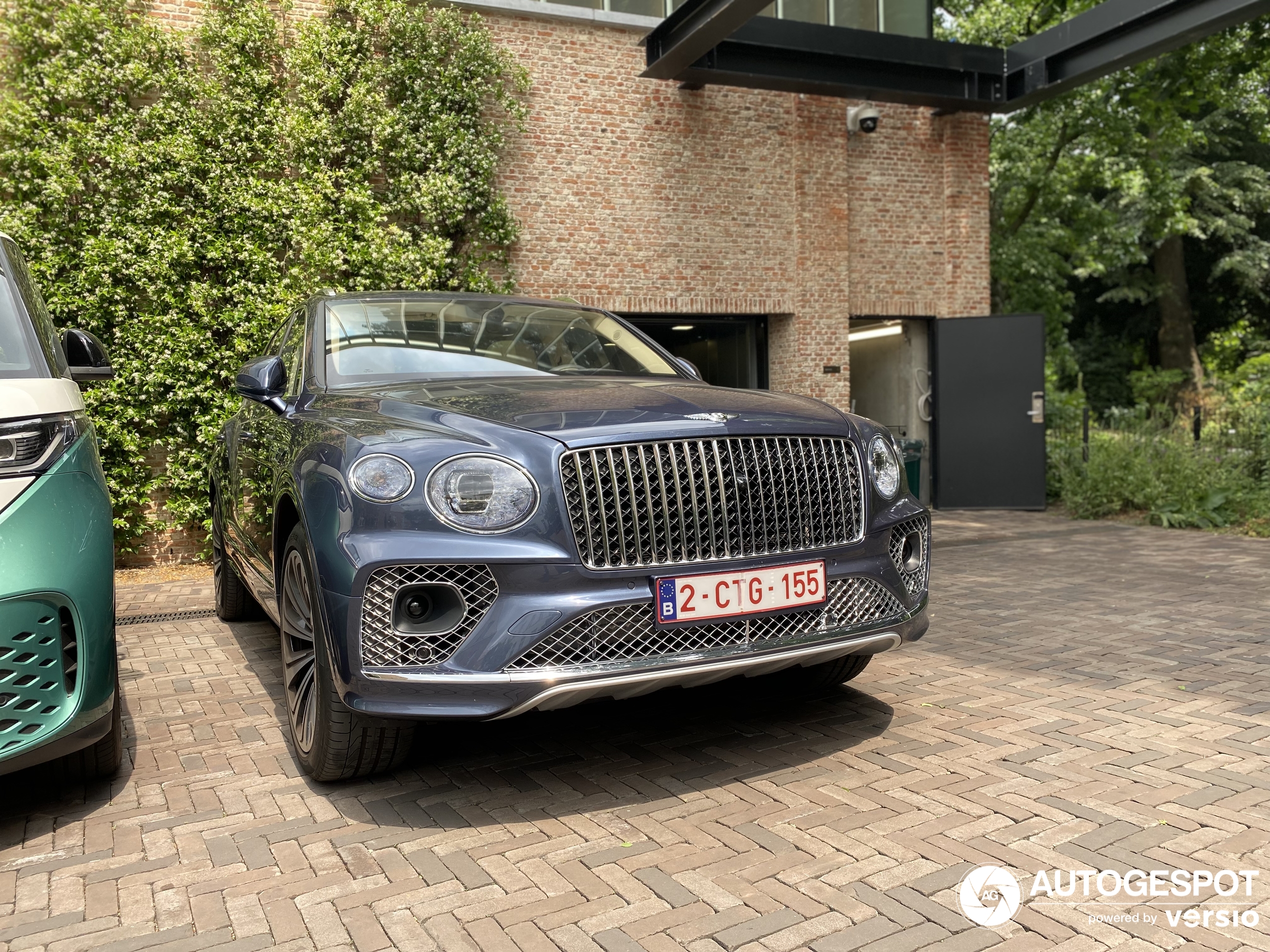 Bentley Bentayga Azure EWB First Edition