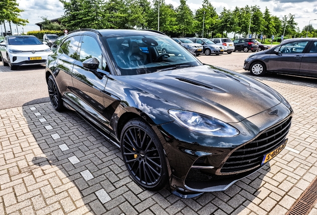 Aston Martin DBX707