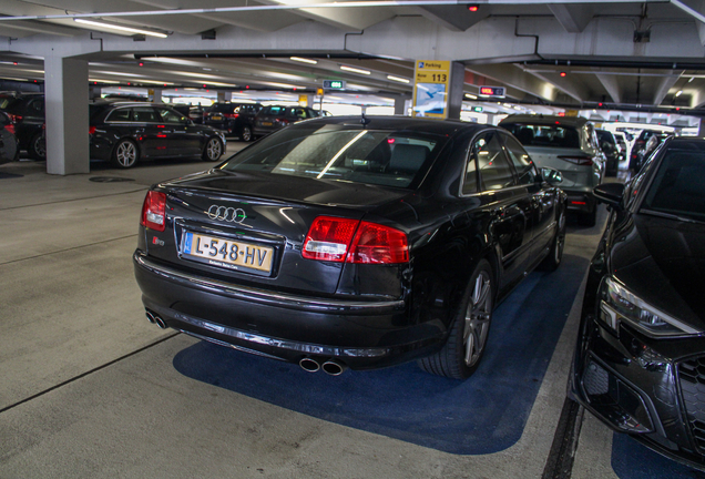 Audi S8 D3