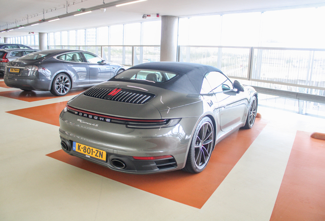 Porsche 992 Carrera 4S Cabriolet