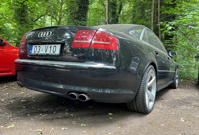Audi S8 D3
