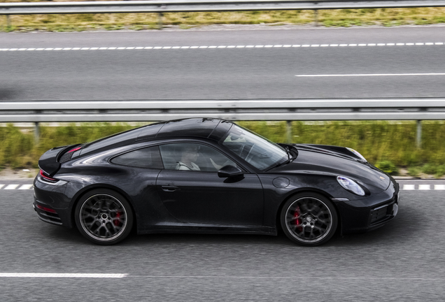 Porsche 992 Carrera 4 GTS