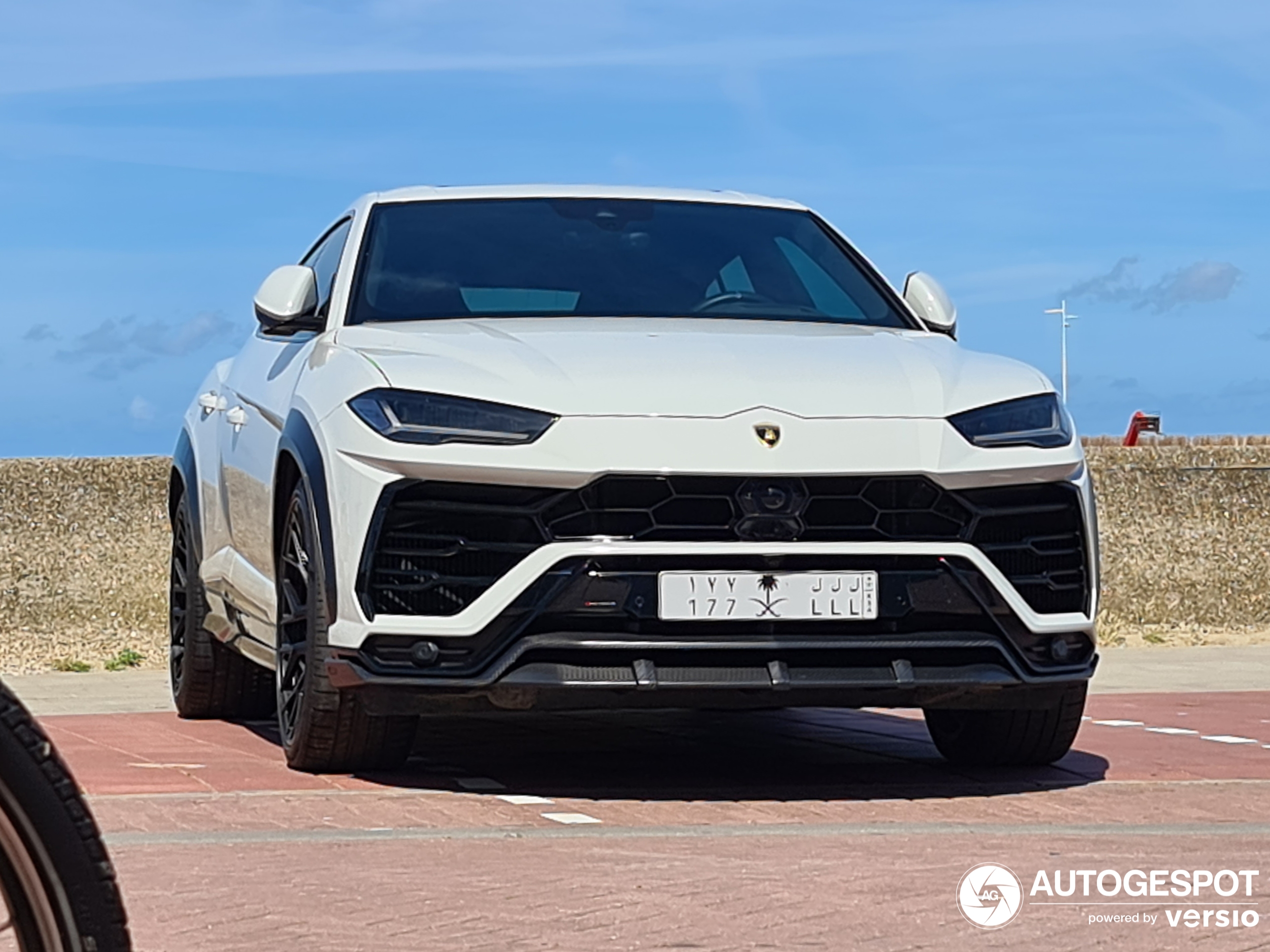 Lamborghini Urus Nero Design