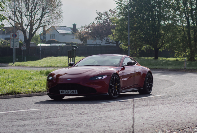 Aston Martin V8 Vantage 2018