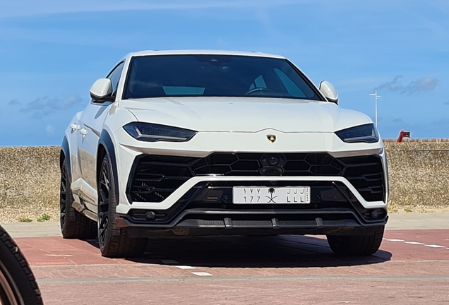 Lamborghini Urus Nero Design