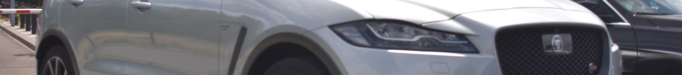 Jaguar F-PACE SVR