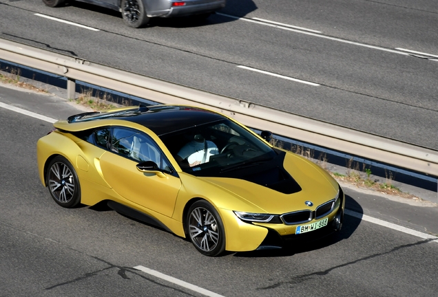 BMW i8 Protonic Frozen Yellow Edition