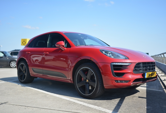 Porsche 95B Macan GTS