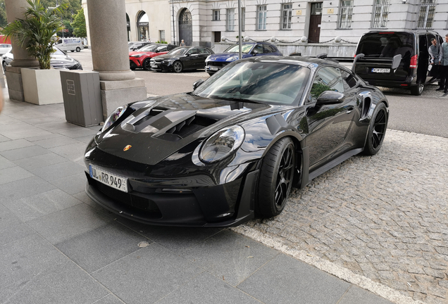 Porsche 992 GT3 RS Weissach Package