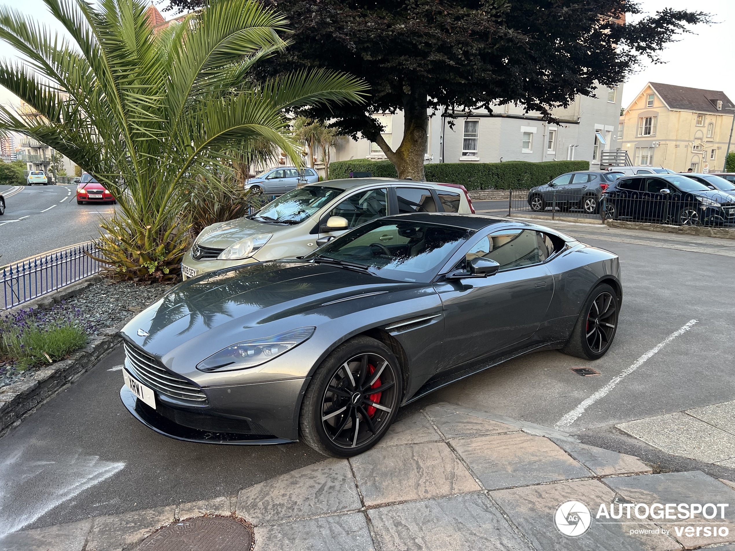 Aston Martin DB11 V8