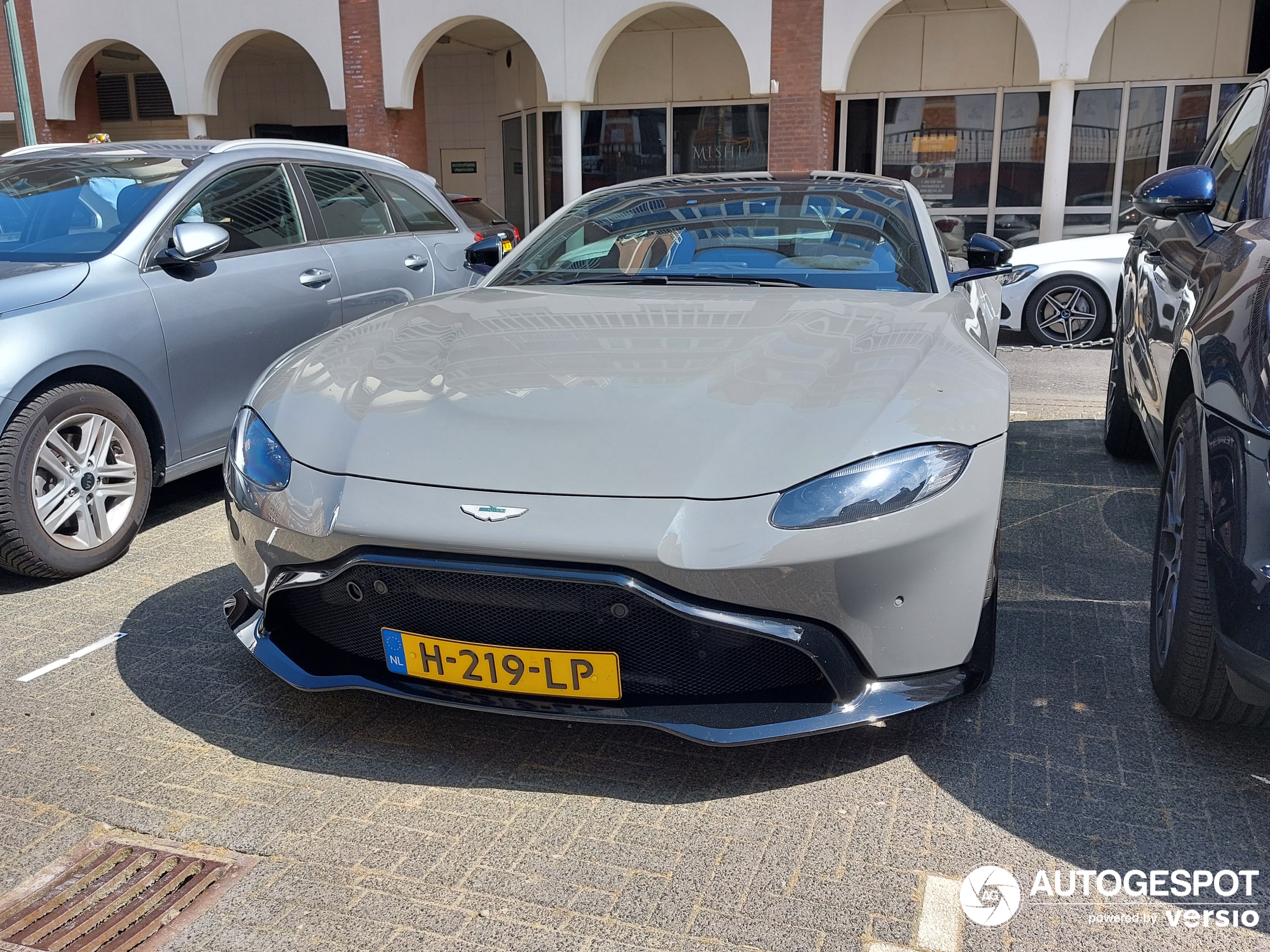 Aston Martin V8 Vantage 2018