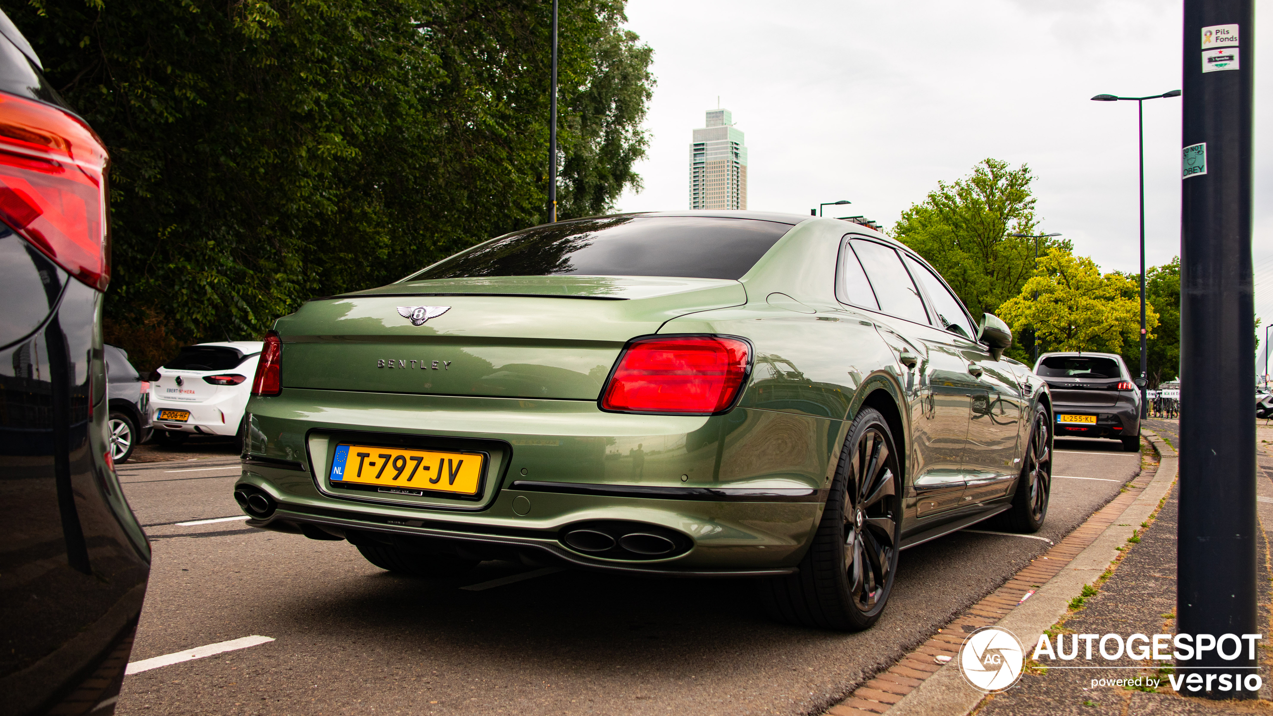 Bentley Flying Spur Hybrid