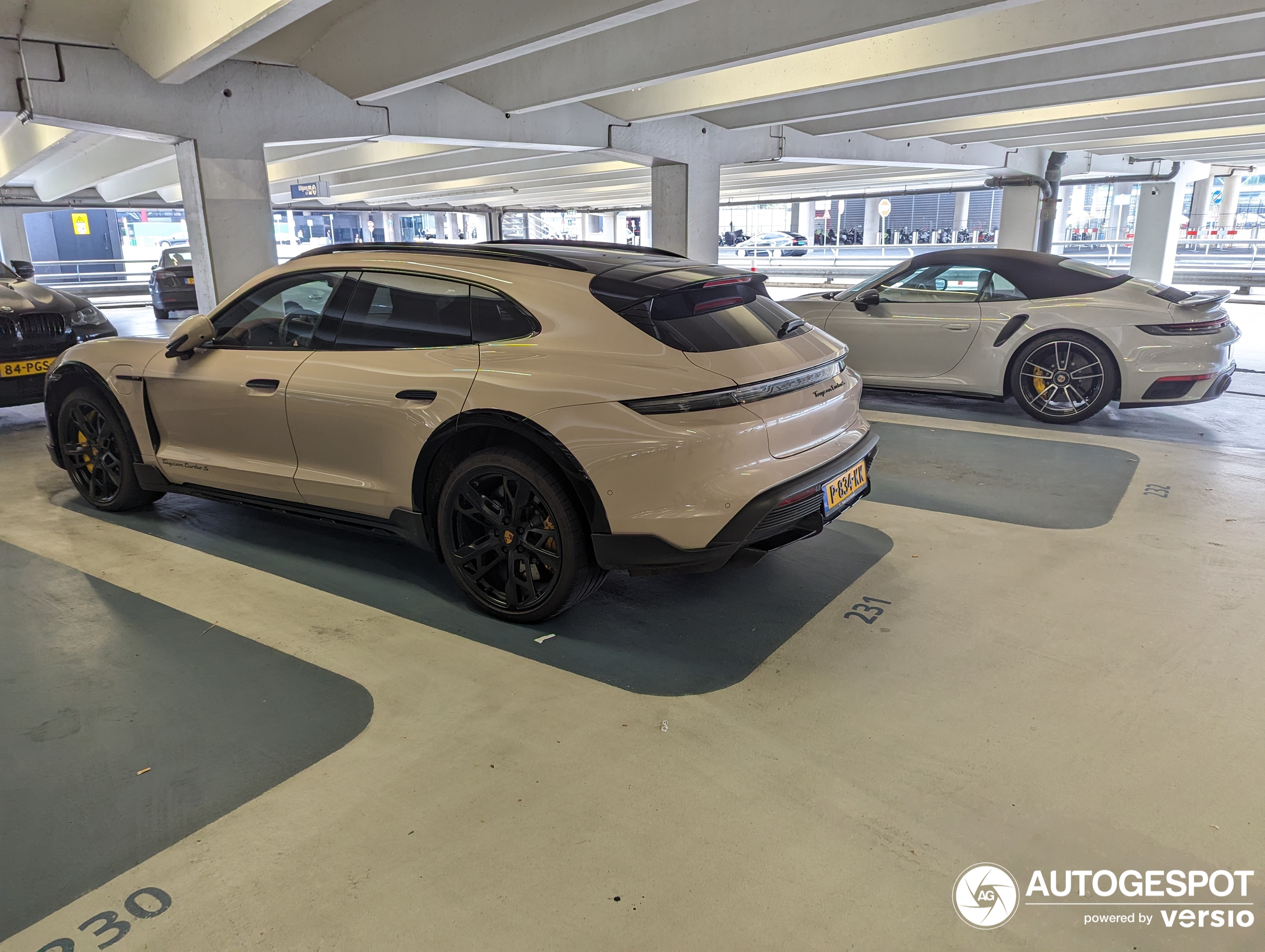 Porsche Taycan Turbo S Cross Turismo