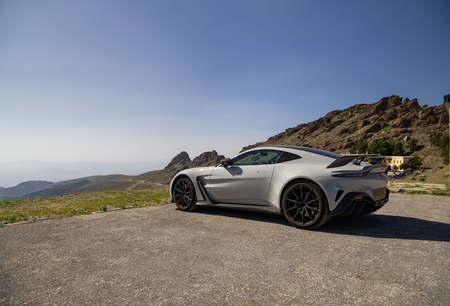 Aston Martin V12 Vantage 2023