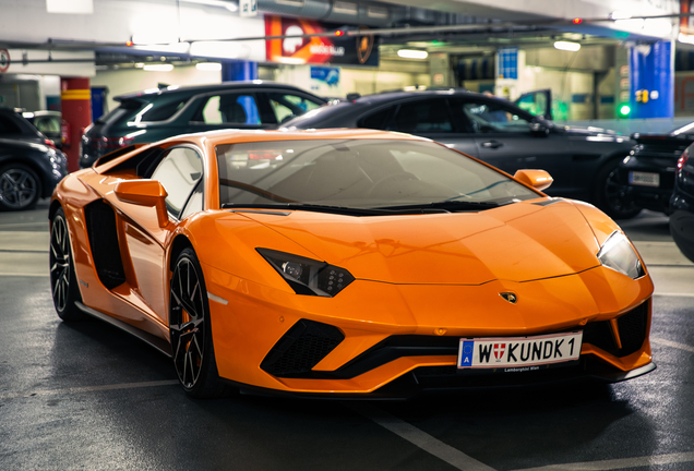 Lamborghini Aventador S LP740-4