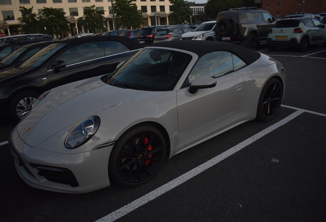 Porsche 992 Carrera 4S Cabriolet