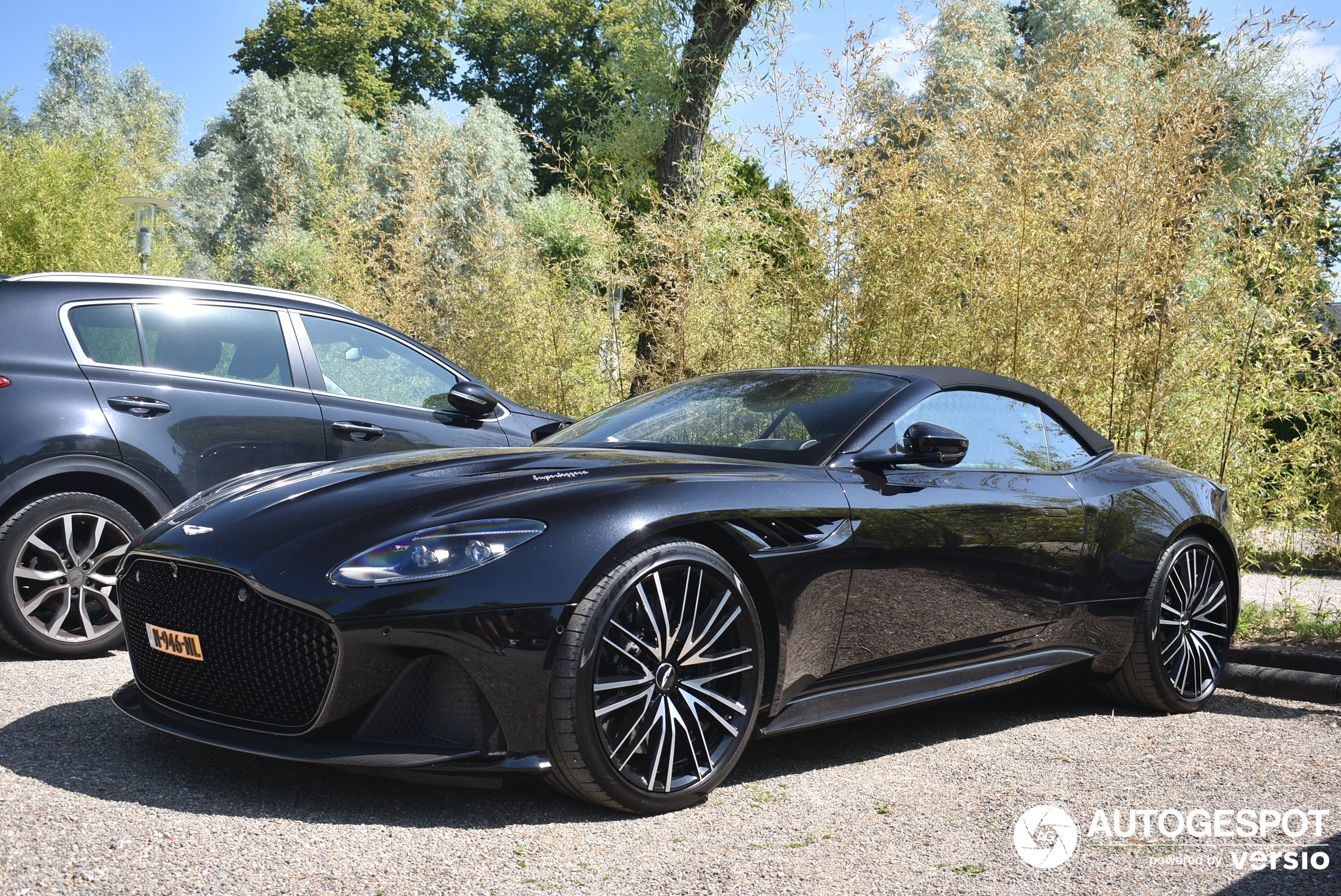 Aston Martin DBS Superleggera Volante