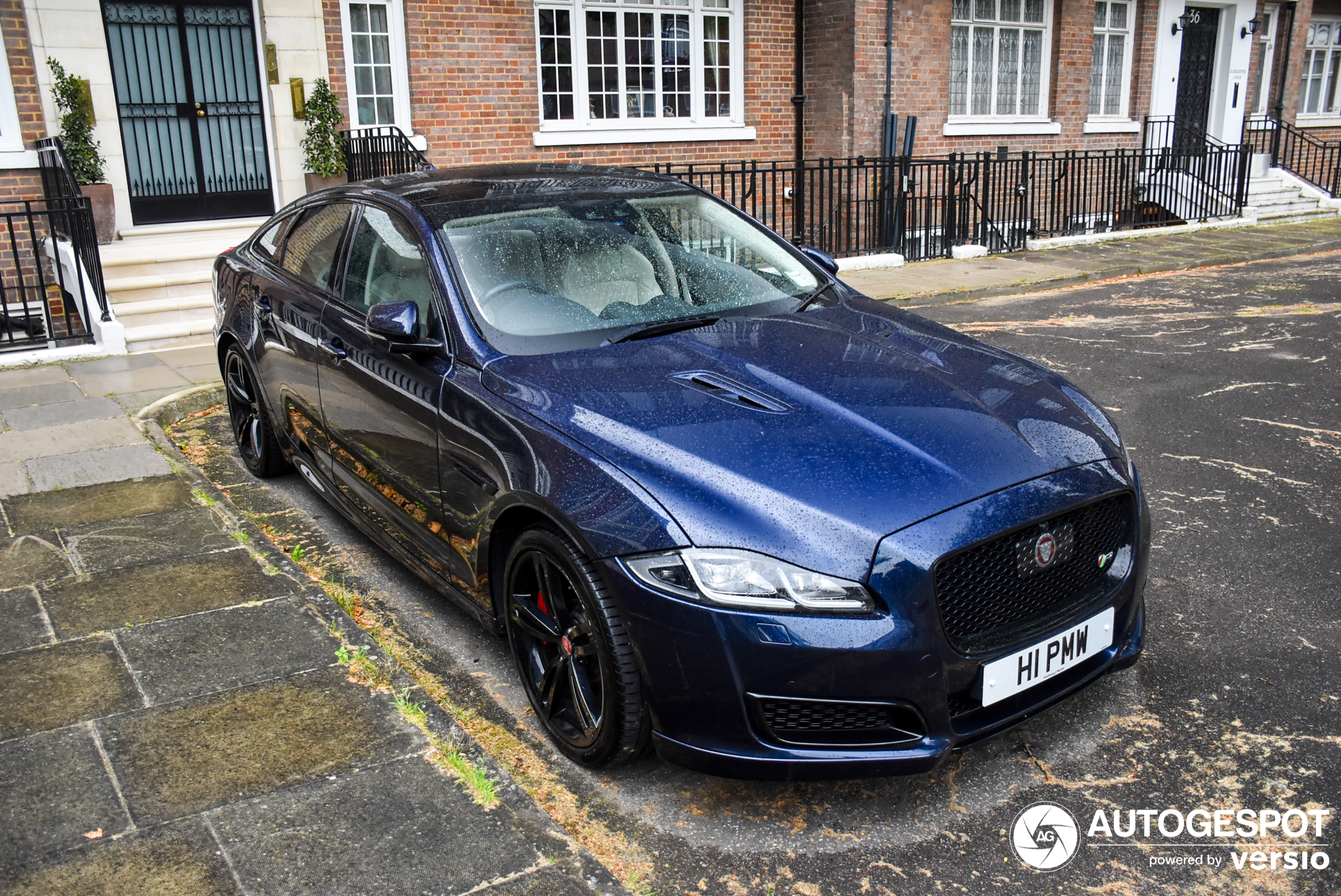 Jaguar XJR575