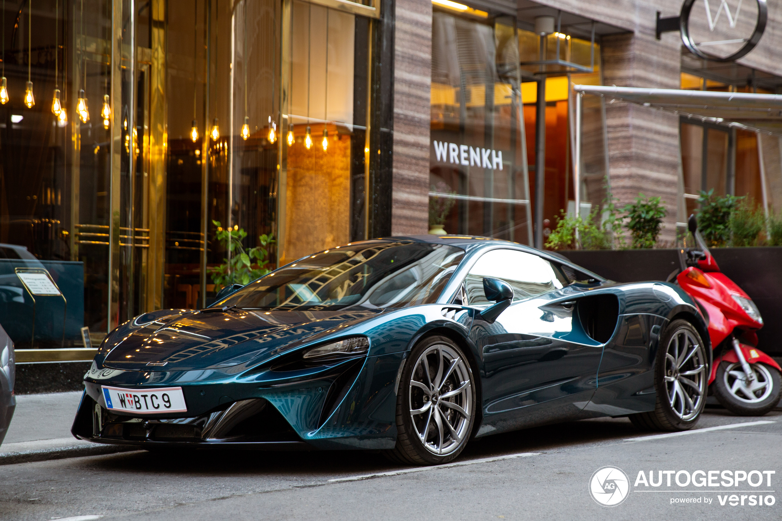 Beautiful Mclaren Artura shows up in Vienna