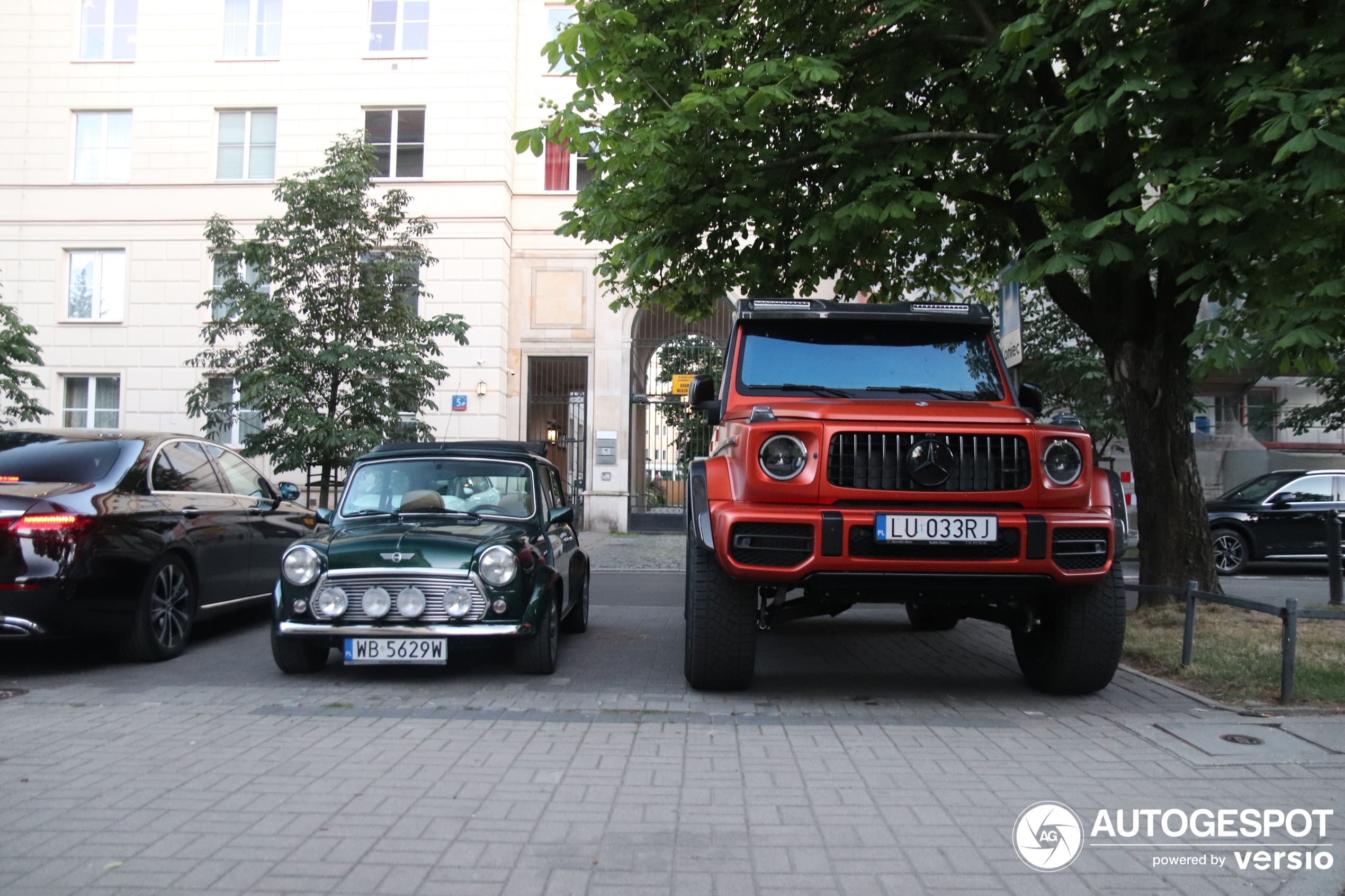 Funny combo of a G 63 4x4² and Mr. Beans Mini