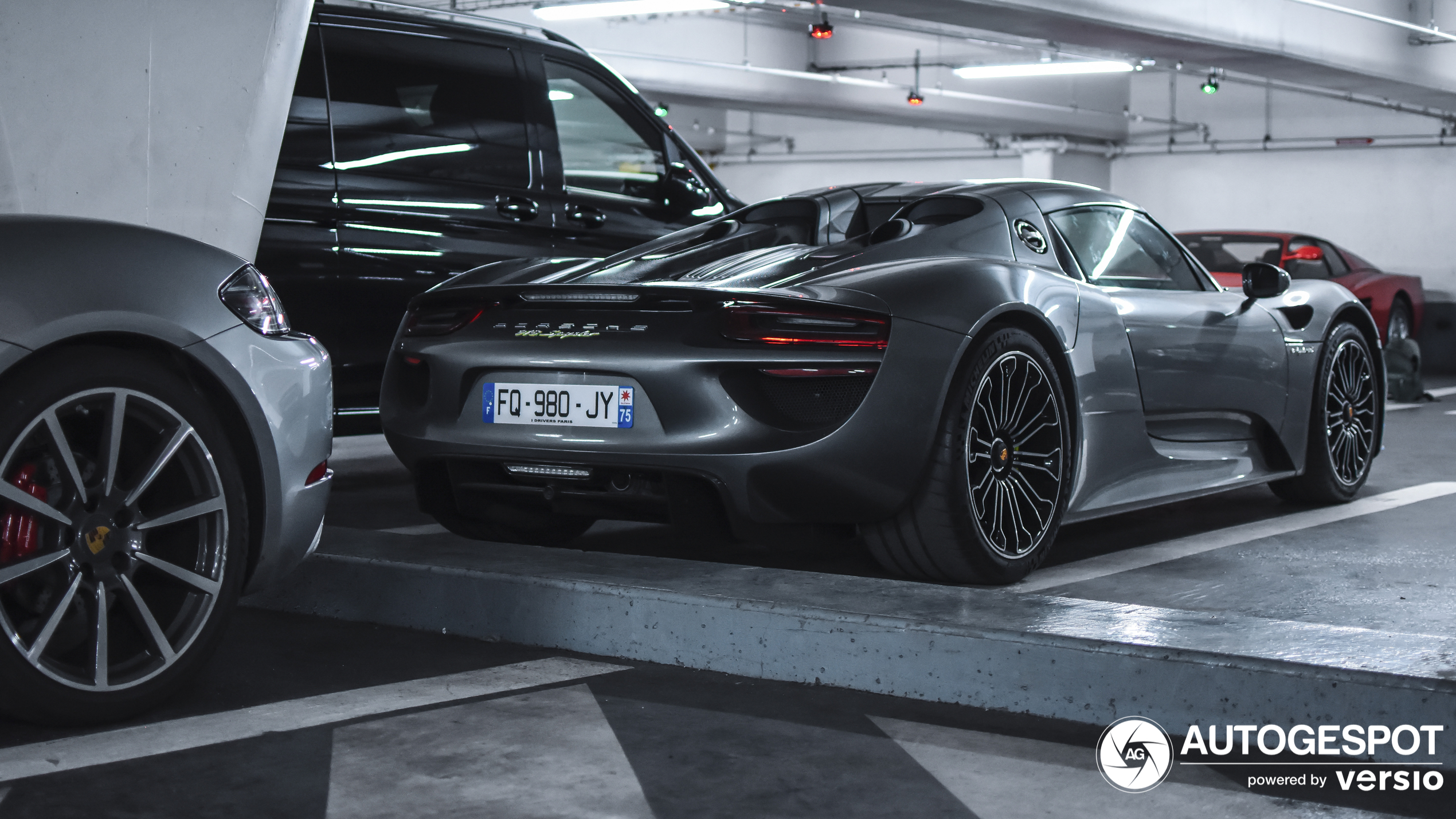 Porsche 918 Spyder ontmoet zijn goedkopere broertje in Parijs