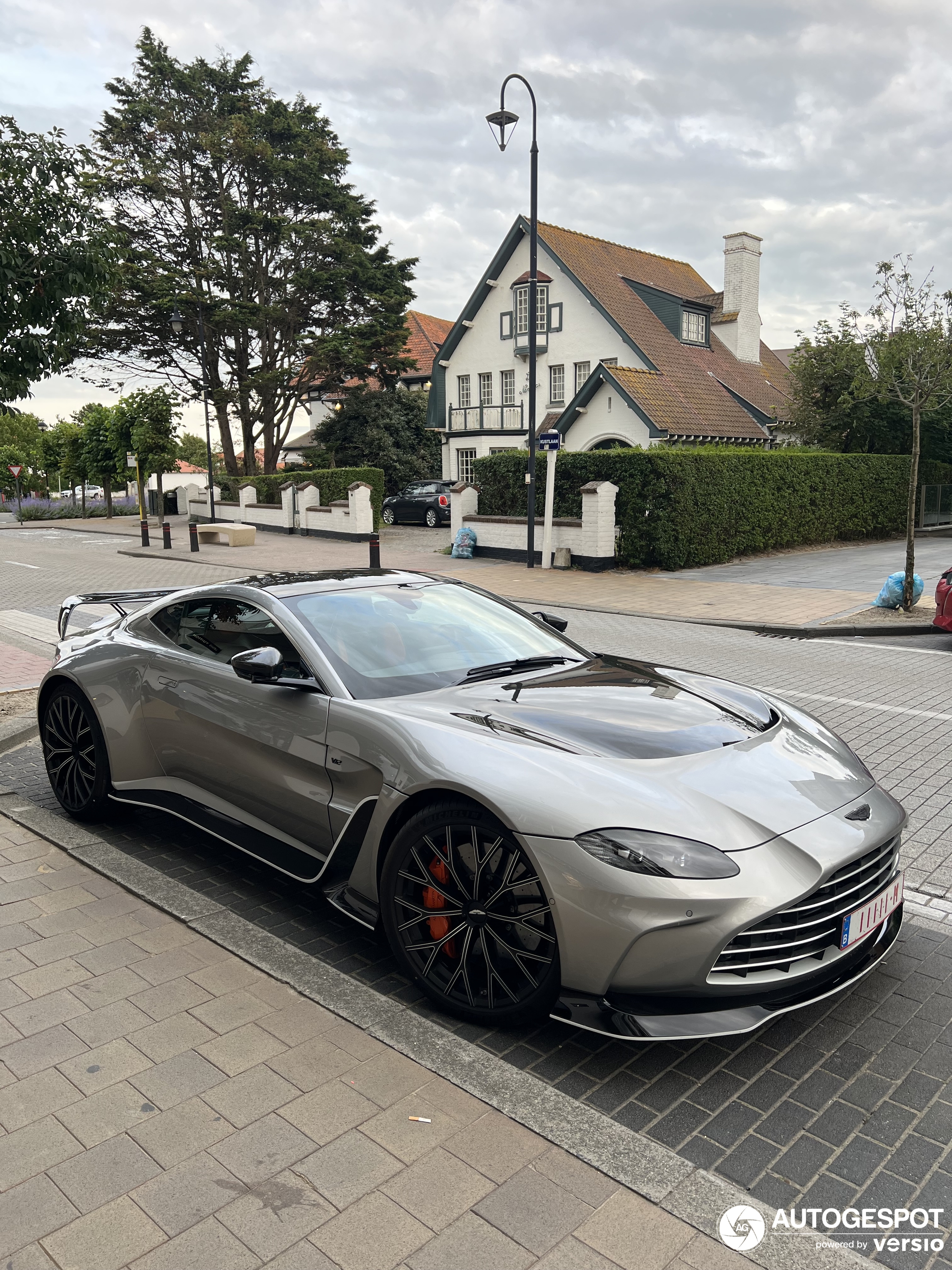 Aston Martin V12 Vantage 2023