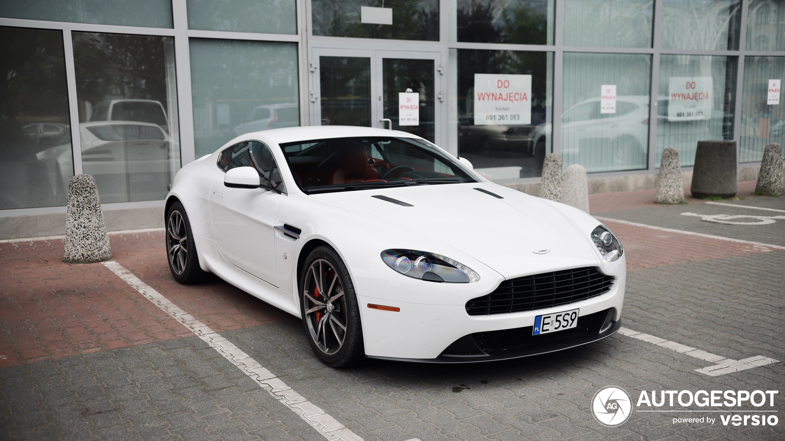 Aston Martin V8 Vantage 2012