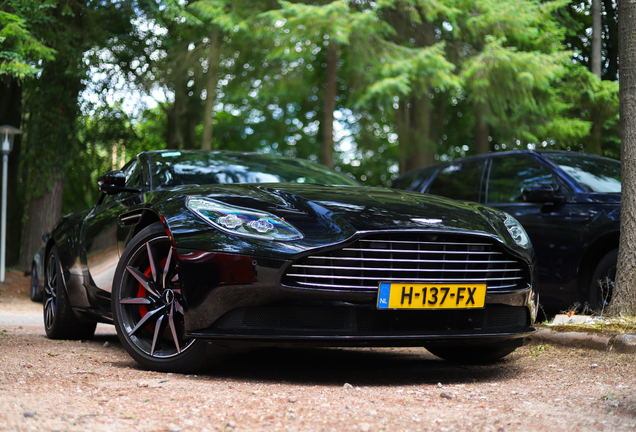 Aston Martin DB11