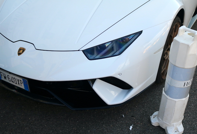 Lamborghini Huracán LP640-4 Performante Spyder