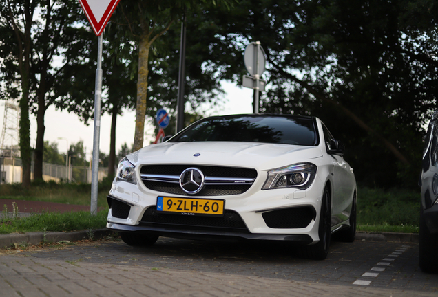 Mercedes-Benz CLA 45 AMG C117