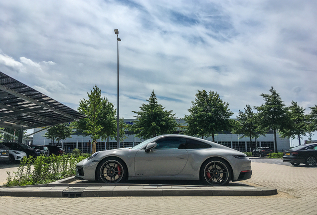 Porsche 992 Carrera 4 GTS