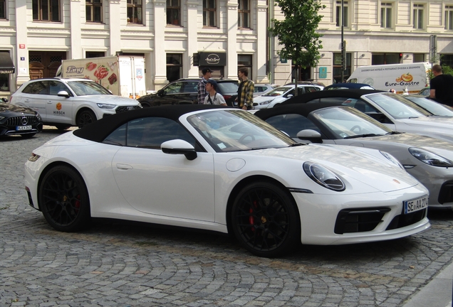 Porsche 992 Carrera 4S Cabriolet