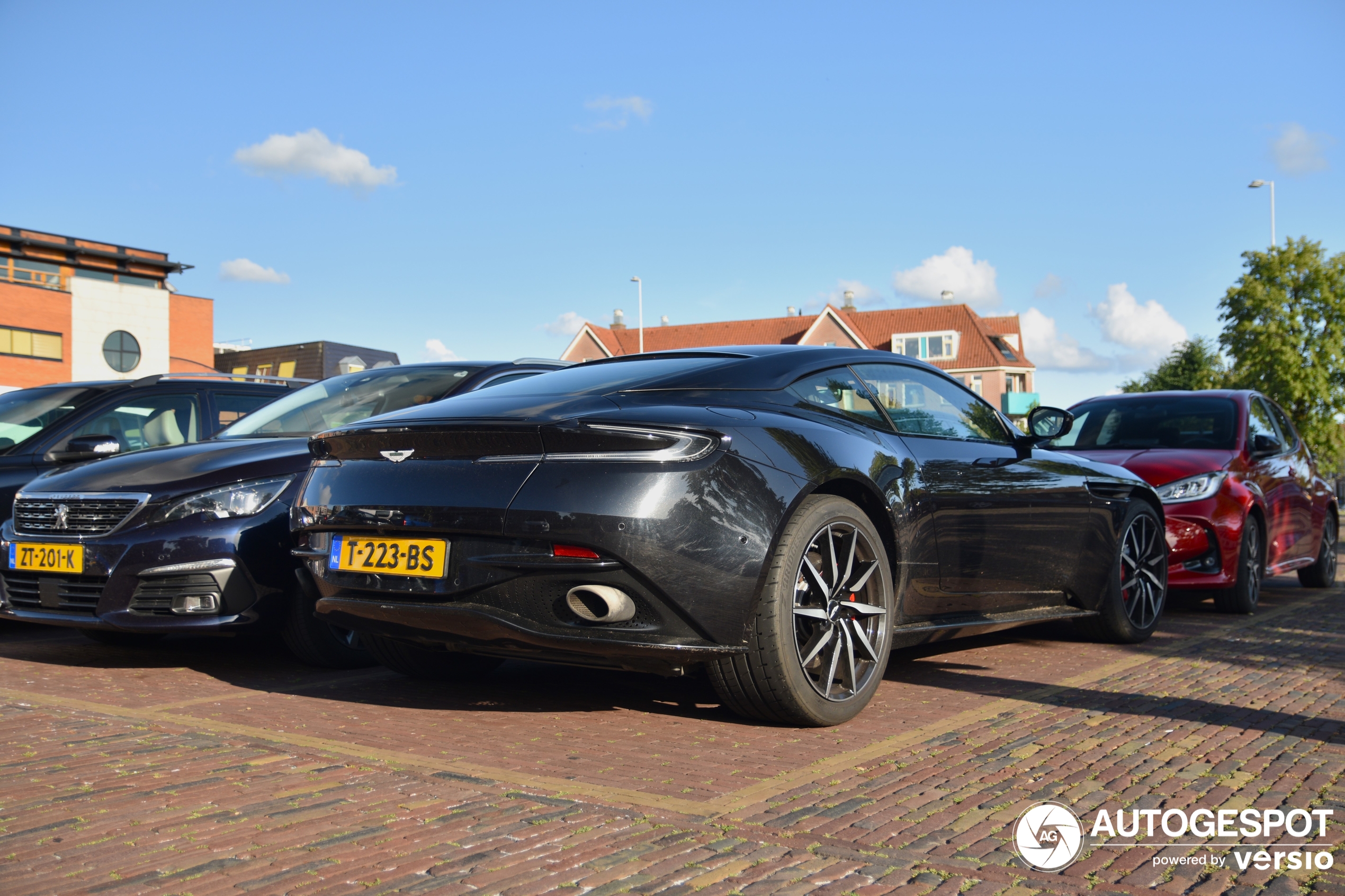 Aston Martin DB11 V8