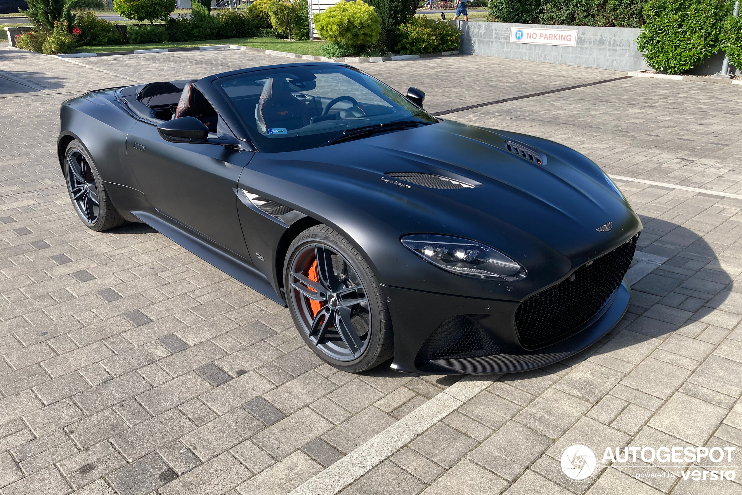 Aston Martin DBS Superleggera Volante