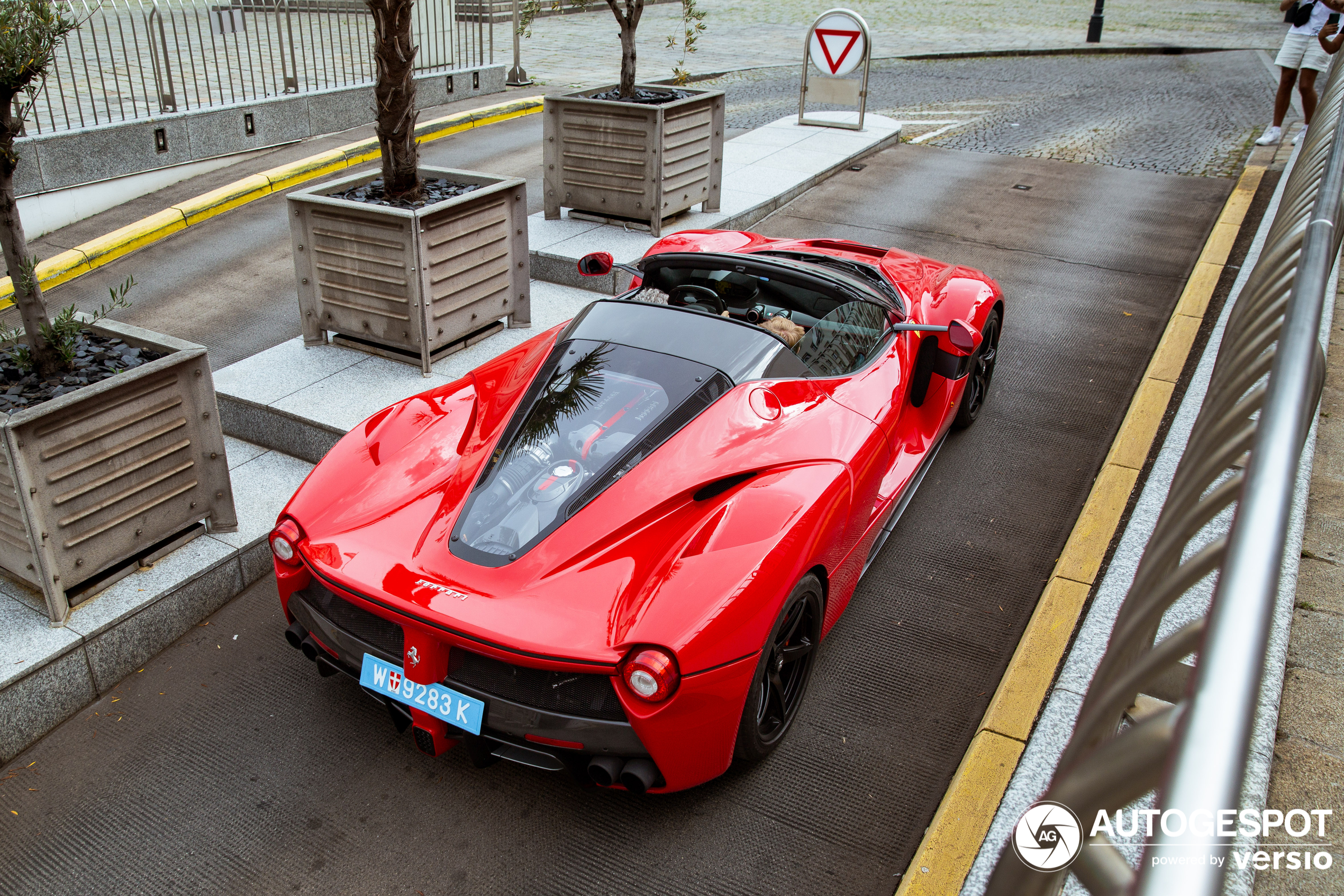 Ferrari LaFerrari Aperta