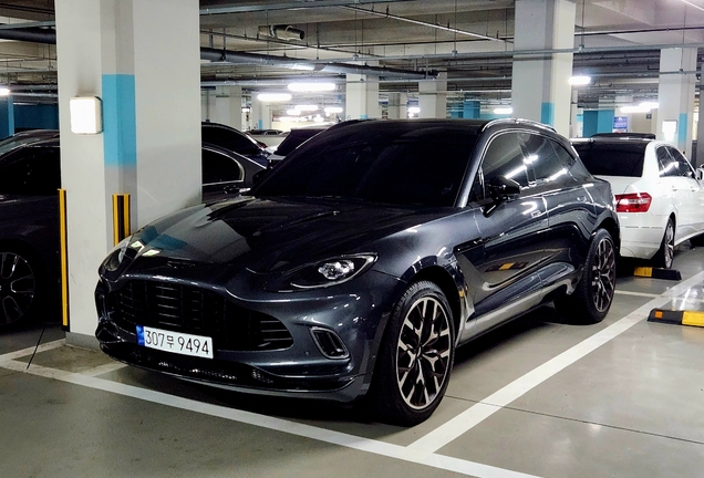 Aston Martin DBX