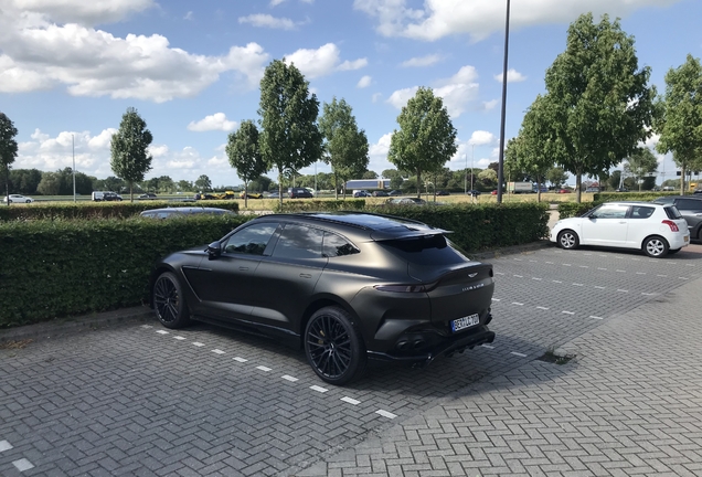 Aston Martin DBX707