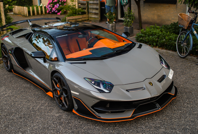 Lamborghini Aventador LP700-4 Roadster